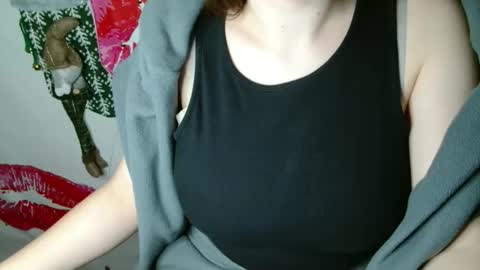 Bella online show from December 2, 2025, 6:36 pm