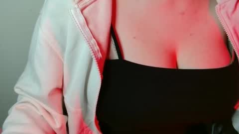 Bella online show from February 9, 2026, 3:27 pm