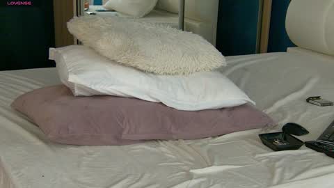 anne_blueeyes online show from January 6, 2025, 4:23 pm