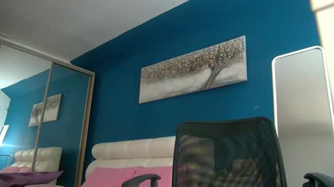 anne_blueeyes online show from February 18, 2025, 6:58 pm