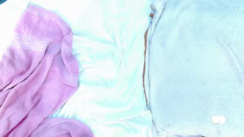 Snapshot of anne_julienne chatting on December 24, 2024, 2:22 pm       online show from December 24, 2024, 2:22 pm
