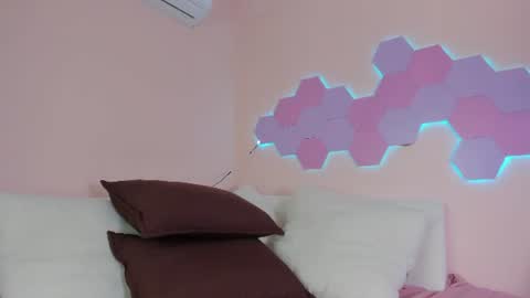 anne_millerr online show from June 16, 2026, 11:46 am