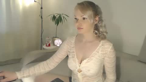 Snapshot of annett chatting on January 19, 2025, 12:28 pm Annett online show from January 19, 2025, 12:28 pm