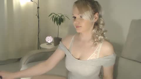 Snapshot of annett chatting on February 8, 2025, 3:42 pm Annett online show from February 8, 2025, 3:42 pm