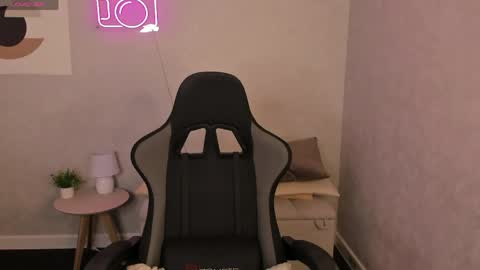 Joyce Howard online show from April 20, 2026, 2:14 am