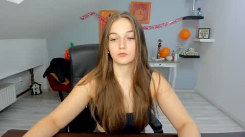 Snapshot of annewilsonn chatting on October 29, 2025, 11:45 am annewilsonn online show from October 29, 2025, 11:45 am