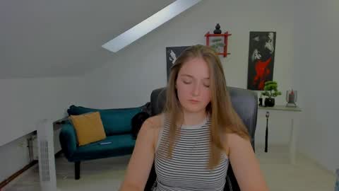 annewilsonn online show from May 20, 2026, 5:13 am