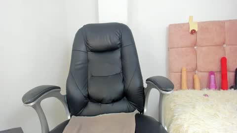 Snapshot of annie_collen chatting on December 7, 2024, 3:52 pm Anna online show from December 7, 2024, 3:52 pm