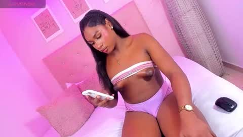 annie_dolce_ online show from November 23, 2025, 12:27 pm