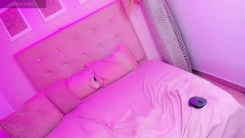 Snapshot of annie_dolce_ chatting on February 15, 2026, 7:51 am annie_dolce_ online show from February 15, 2026, 7:51 am