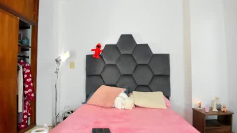 Annie online show from January 30, 2025, 9:04 pm