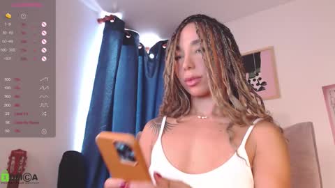 Snapshot of annie_es chatting on October 21, 2025, 1:56 pm Annie online show from October 21, 2025, 1:56 pm