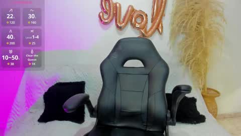 annie_loff online show from February 27, 2025, 2:00 pm