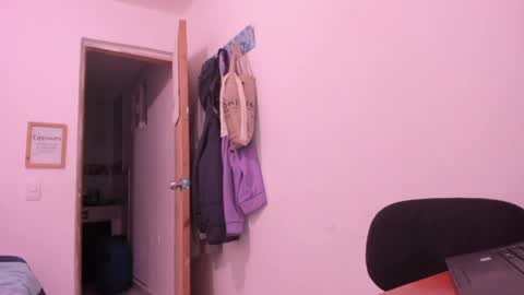 annie_rosse1017 online show from May 19, 2026, 9:21 pm