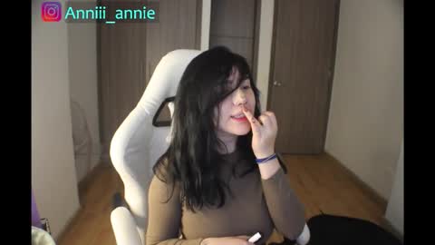 Snapshot of annie_snow_ chatting on February 20, 2026, 9:59 pm JEANNE no olvides seguirme dont forget follow me uu online show from February 20, 2026, 9:59 pm