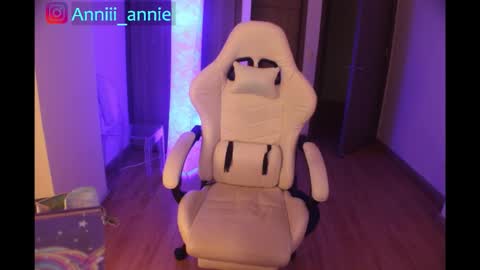 Snapshot of annie_snow_ chatting on February 23, 2026, 10:40 pm JEANNE no olvides seguirme dont forget follow me uu online show from February 23, 2026, 10:40 pm