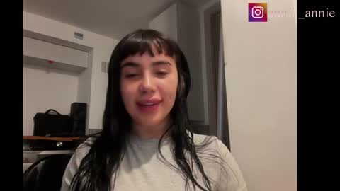 Snapshot of annie_snow_ chatting on June 15, 2026, 11:07 pm JEANNE no olvides seguirme dont forget follow me uu online show from June 15, 2026, 11:07 pm