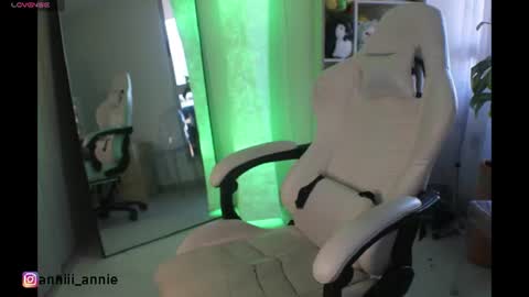 Snapshot of annie_snow_ chatting on July 13, 2026, 10:45 pm JEANNE no olvides seguirme dont forget follow me uu online show from July 13, 2026, 10:45 pm