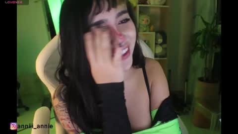 Snapshot of annie_snow_ chatting on July 14, 2026, 2:05 am JEANNE no olvides seguirme dont forget follow me uu online show from July 14, 2026, 2:05 am