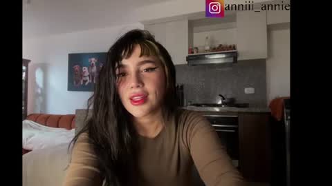 Snapshot of annie_snow_ chatting on July 25, 2026, 10:40 pm JEANNE no olvides seguirme dont forget follow me uu online show from July 25, 2026, 10:40 pm