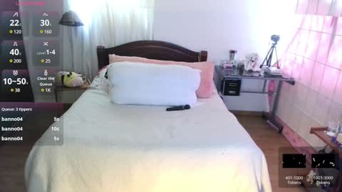 LAURA - A n n i e  S w a n online show from December 11, 2024, 3:58 pm