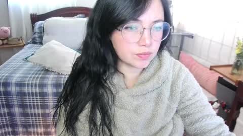 LAURA - A n n i e  S w a n online show from January 15, 2025, 4:11 pm