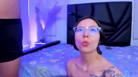 Annie And Leandro online show from December 19, 2025, 7:54 pm