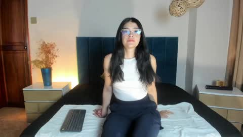 Annie Bluee online show from April 24, 2026, 11:56 am