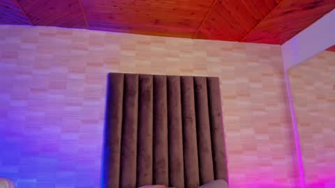 Annie  Alex online show from December 26, 2024, 4:58 pm