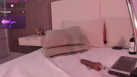 Snapshot of anniie_clarkson chatting on July 3, 2026, 8:04 pm ANNIE online show from July 3, 2026, 8:04 pm