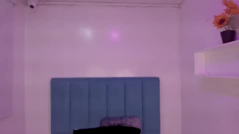 Snapshot of anniie_evans1 chatting on October 9, 2025, 4:16 pm Annie Evans online show from October 9, 2025, 4:16 pm
