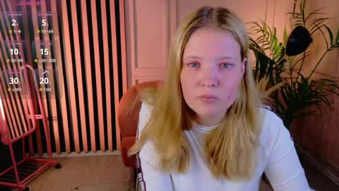 Snapshot of annita_hiize chatting on May 28, 2026, 6:32 am Annita online show from May 28, 2026, 6:32 am