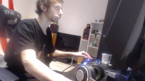 LoyalDog online show from April 4, 2026, 1:48 am