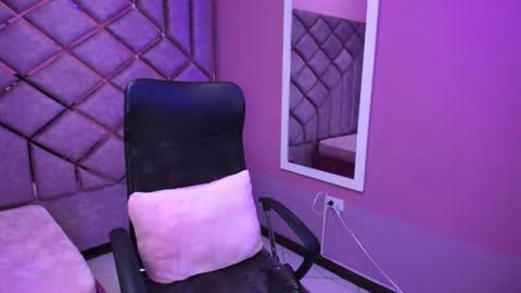 Anny online show from February 16, 2026, 6:59 pm