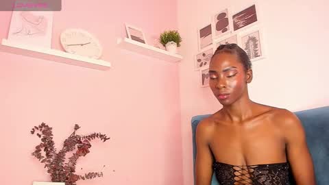 Snapshot of annyfiore chatting on December 19, 2024, 2:35 pm Anny  online show from December 19, 2024, 2:35 pm