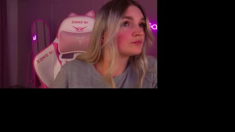 Snapshot of annyraii chatting on November 28, 2025, 7:38 pm annyraii online show from November 28, 2025, 7:38 pm