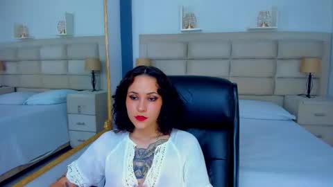 AnnyT online show from November 10, 2025, 9:47 pm