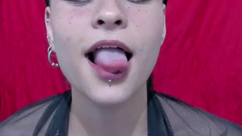 AnnyT online show from April 13, 2026, 4:51 am