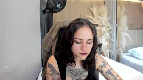 AnnyT online show from April 18, 2026, 10:43 pm