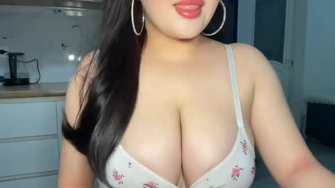 Snapshot of anora_sunny chatting on May 7, 2026, 1:33 am Any online show from May 7, 2026, 1:33 am
