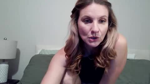 Snapshot of ansleypage chatting on April 19, 2026, 2:44 am heyitsansley online show from April 19, 2026, 2:44 am