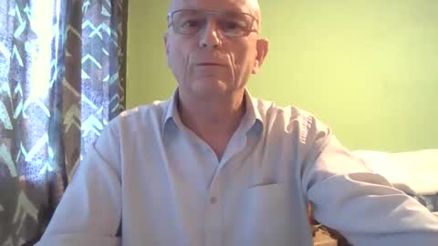 Snapshot of antmatt2025 chatting on September 16, 2025, 5:14 pm antmatt2025 online show from September 16, 2025, 5:14 pm