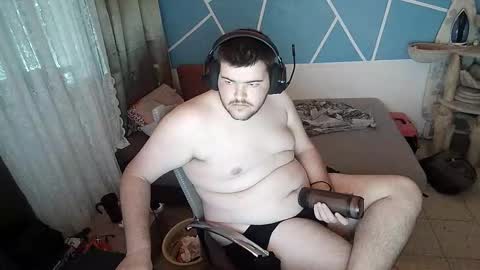 Snapshot of anton32556 chatting on November 25, 2025, 9:59 pm i love jeans and boots squirt online show from November 25, 2025, 9:59 pm