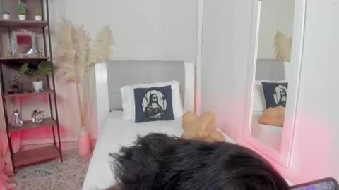 Antonela online show from October 1, 2025, 10:49 pm