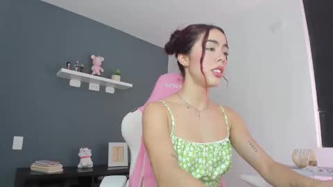 Antonella online show from April 2, 2026, 7:22 pm