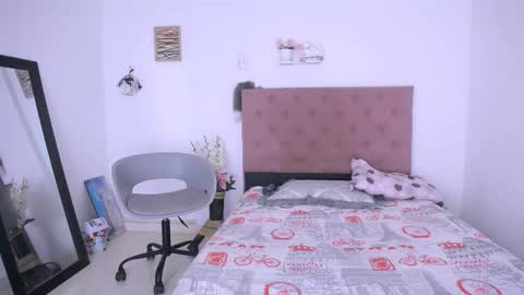 Snapshot of antonella_mcry chatting on September 9, 2025, 10:09 pm antonella online show from September 9, 2025, 10:09 pm