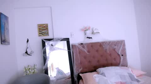 Snapshot of antonella_mcry chatting on October 10, 2025, 9:08 am antonella online show from October 10, 2025, 9:08 am