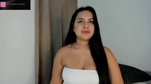 antonella_rod online show from April 23, 2026, 8:11 pm