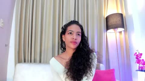 Snapshot of antonellahall_ chatting on December 31, 2024, 12:04 pm AntonellaHall online show from December 31, 2024, 12:04 pm