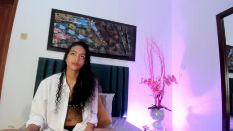 Snapshot of antonellahall_ chatting on January 17, 2025, 11:49 am AntonellaHall online show from January 17, 2025, 11:49 am